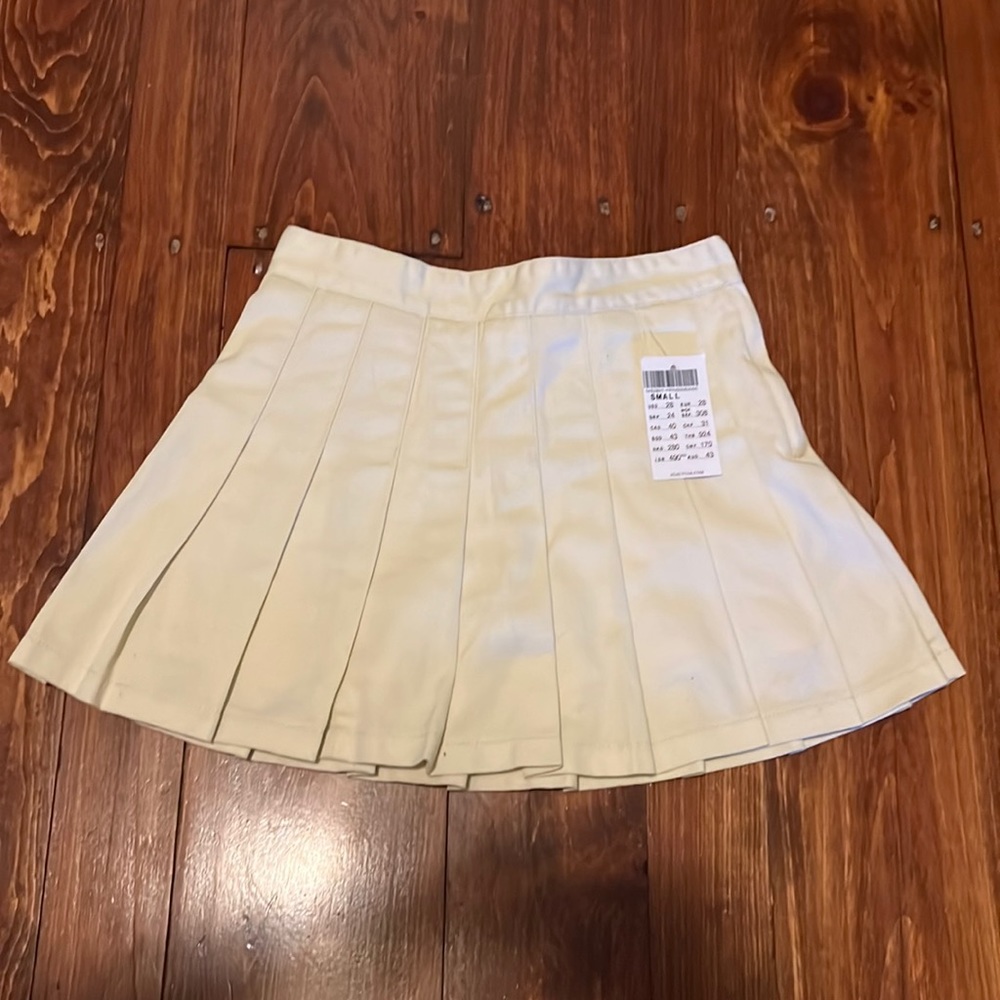 Brandy melville pleated skirt